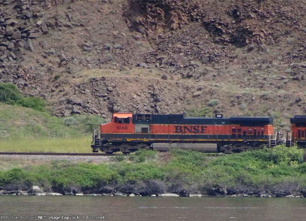 BNSF 1048